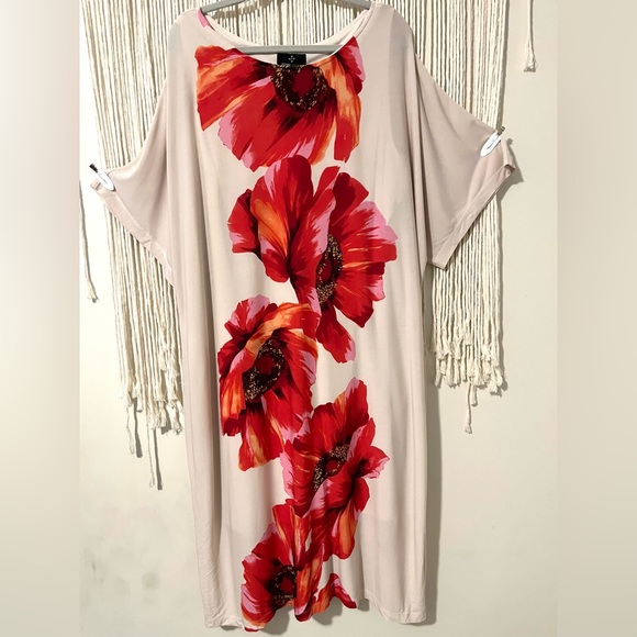 Ronni Nicole Dresses & Skirts - Women’s Sz 22W Ronni Nicole Cream & Red Floral Lightweight Stretchy Dress